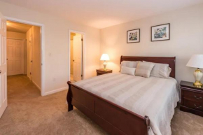 3 Bedroom Townhouse 8 Miles to Washington DC
